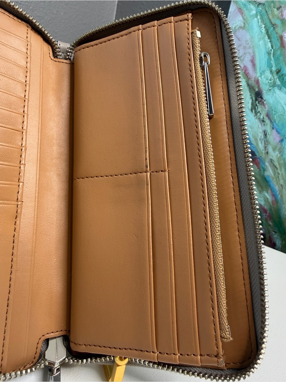 Tory Burch Robinson Zip Continental Gray Leather Zip Wristlet | GUC - Picture 4 of 10